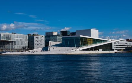 Sightseeing och opera – Don Carlo image