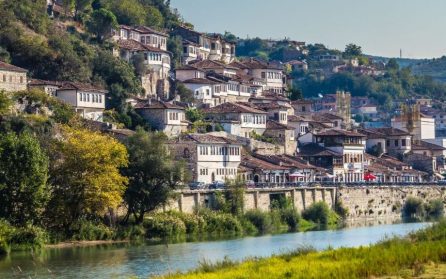 Ankomst till Albanien image