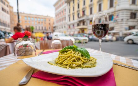 Med tåg till Genua image