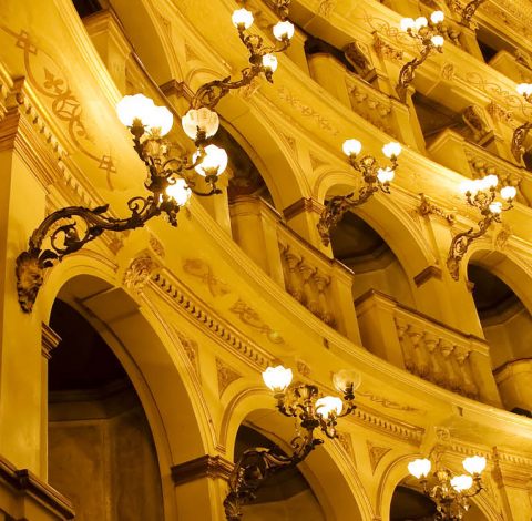 Operaresor hero background image