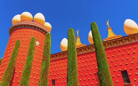 Ledig dag eller extrautflykt: Teatro-Museo Dalí och kustidyll i Cadaqués image