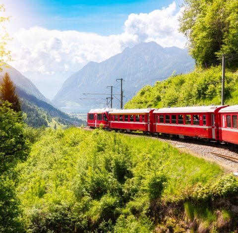 Tåg ut - flyg hem hero background image