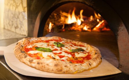 Ankomst till Neapel och middag på lokal restaurang image