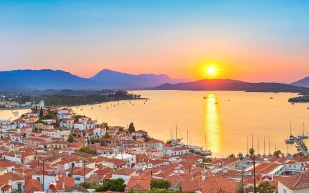 Ankomst till Aten, transfer till Piraeus och båt till Poros image