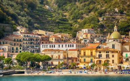 Ankomst till Neapel, transfer till Maiori och orienterande stadspromenad image