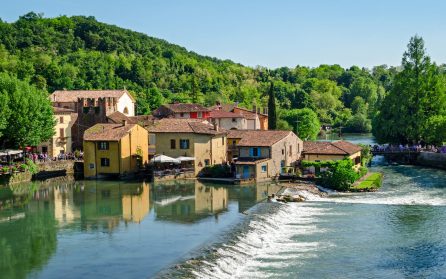 Extrautflykt till Borghetto med vinprovning samt ledig kväll image