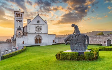 Cykeltur till påvestaden Assisi och avskedsmiddag på hotellet  image