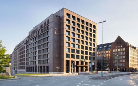 Tåg till Köpenhamn och vidare genom Danmark till Hamburg image