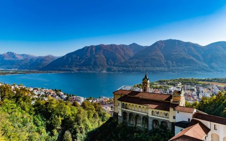 Naturskön tågresa till Locarno i Schweiz image