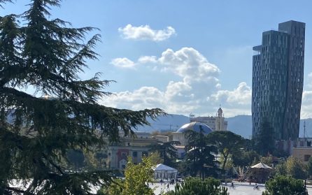 Ankomst till Tirana image