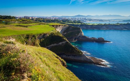Havets brud Santander med Cabo Mayor och Centro Botín image