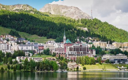 Tågresa med Bernina Express till St. Moritz  image