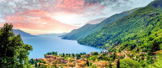 Norditaliens magi med Lago di Como och Lago Maggiore hero image