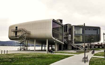 Havets brud Santander med Cabo Mayor och Centro Botín image