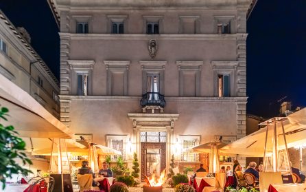 Tåg till medeltidsstaden Trevi i Italiens gröna hjärta image